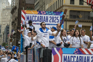 Mottowagen der Makkabiade ber der Parade zum Israel Day im Mai in New York