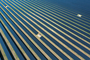 Eine Photovoltaikanlage, so weit das Auge reicht