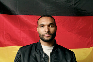 Fußball-Nationalspieler Jonathan Tah steht für die WDR-Doku 