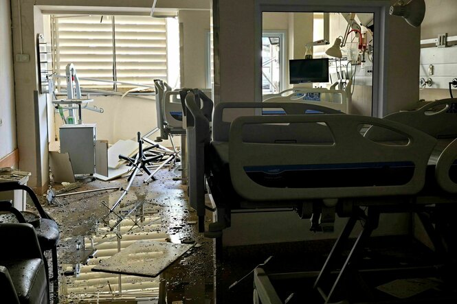 Ein zerstörtes Patientenzimmer