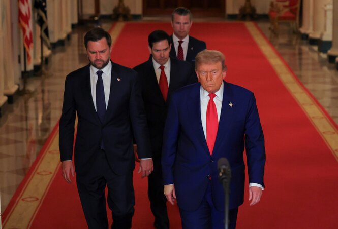 Donald Trump und sein Kabinett im Weißen Haus.