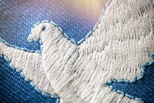 Friedenstaube auf einem Aufnäher Frieden