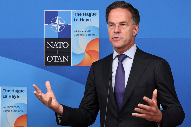Mark Rutte gestikuliert