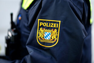 Abzeichen an der Jacke der bayrischen Polizei