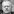 ein schwarz-Weiß Portrait eines Mannes mit Brille und dunklem Oberteil