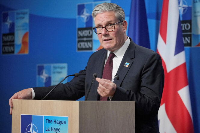 Keir Starmer spricht auf dem NATO-Gipfel in Den Haag