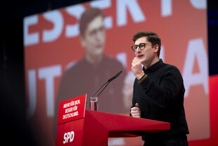 Der Juso-Vorsitzende Philipp Türmer am Rednerpult
