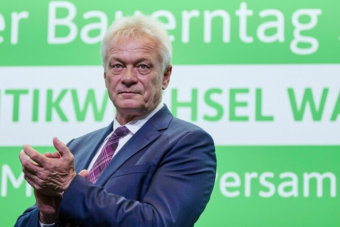 Alois Rainer (CSU), Bundeslandwirtschaftsminister, spricht beim Abschluss des Deutschen Bauerntags