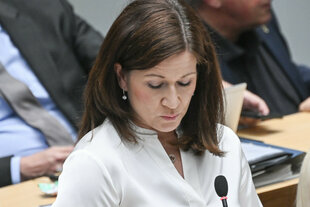 Katharina Günther-Wünsch (CDU), Berliner Senatorin für Bildung, Jugend und Familie, spricht in der Plenarsitzung im Berliner Abgeordnetenhaus