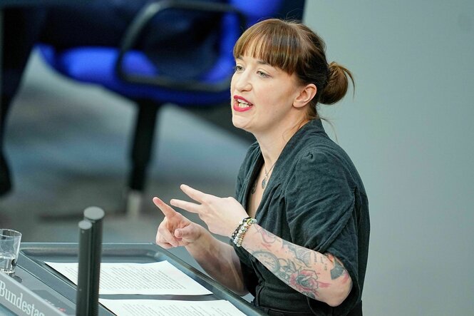 Heidi Reichinnek (die Linke) spricht vor dem Bundestag