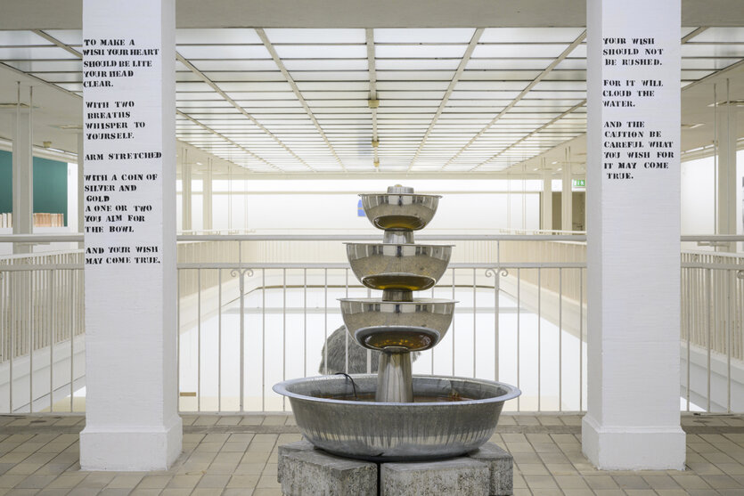 Ein Brunnen aus Aluschalen