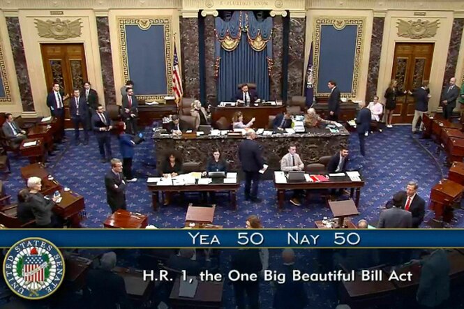 Der US-Senat während er Abstimmung, JD Vance im Hintergrund