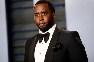 P diddy in einem smoking auf dem roten Teppich