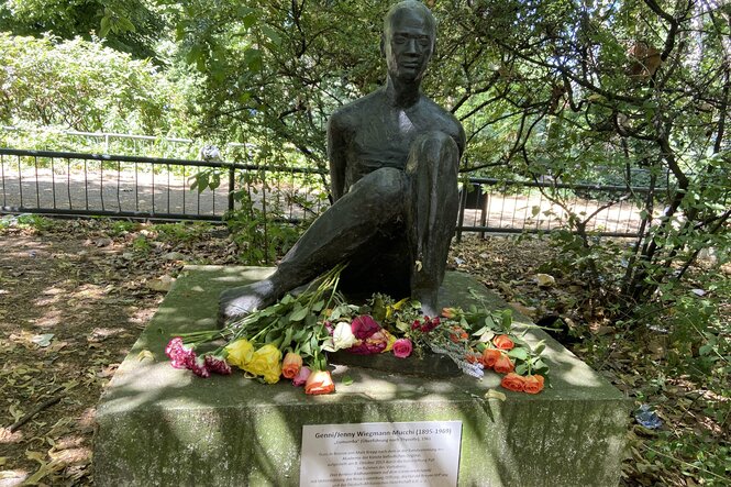 Skulptur von Patrice Lumumba an Garnisonskirchplatz in Berlin-Mitt