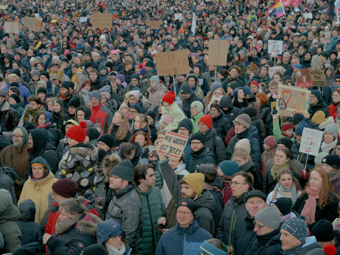 Viele Personen bei einer Demonstration.