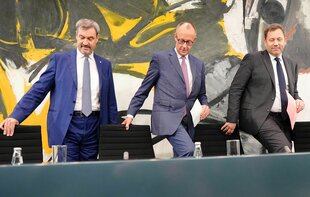 Söder, Merz und Klingbeil setzen sich hin