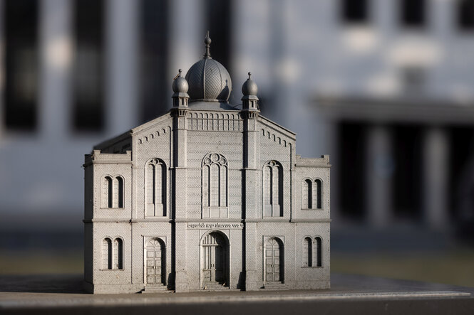 Modell einer Synagoge.