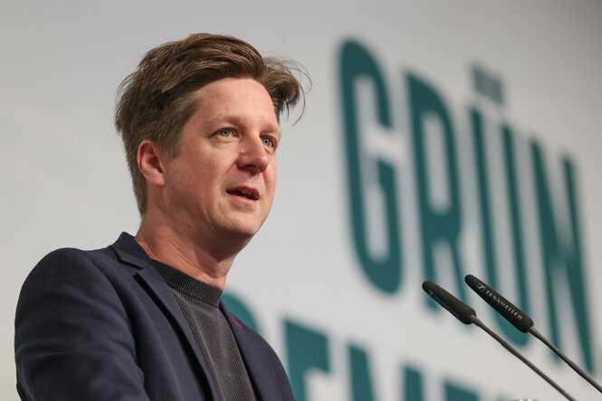 Das Bild zeigt Daniel Wesener, Grüne
