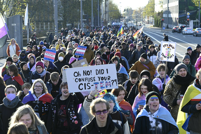 Demonstration gegen Queerfeindlichkeit.