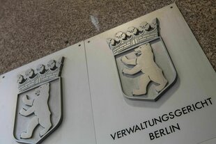 Türschild am Verwaltungsgericht Berlin