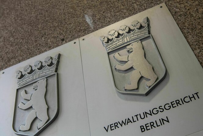 Türschild am Verwaltungsgericht Berlin