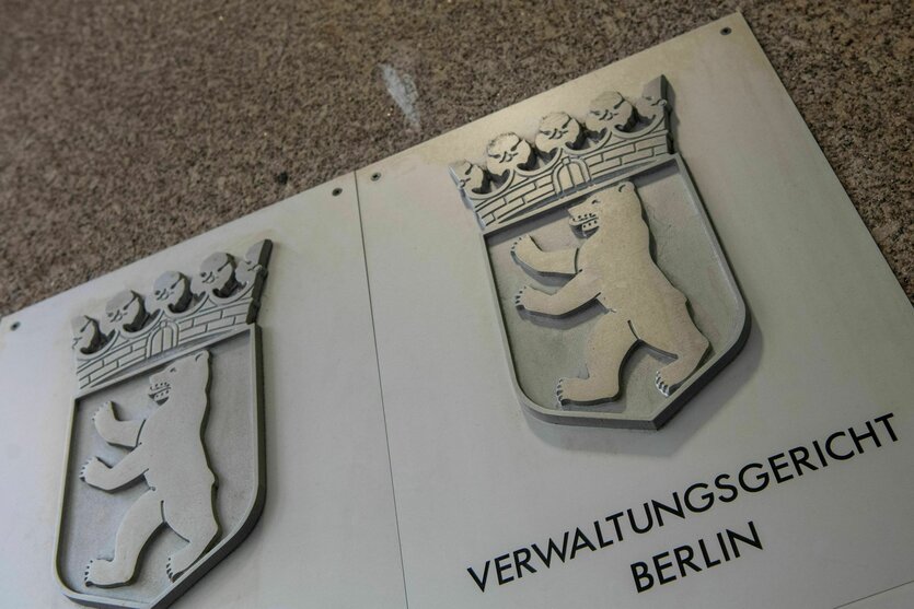 Türschild am Verwaltungsgericht Berlin