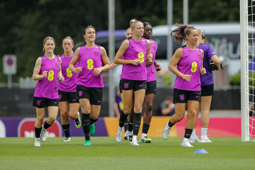 Englische Fussballerinnen beim Training