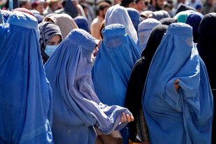 Frauen in Burkas