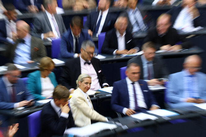 Alice Weidel sitzt in den Reihen der AfD-Fraktion im Bundestag