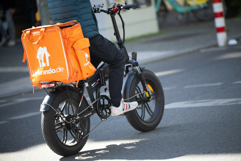 Fahrrad mit Lieferando-Tasche