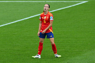 Aitana Bonmatí grölend auf dem Feld