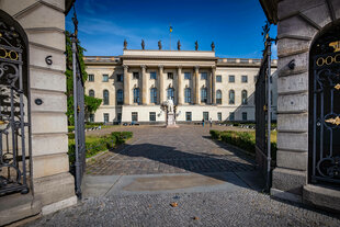 Blick auf das alte Universitätsgebäude