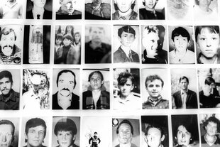 Collage von Bildern von Männern in schwarzweiß: Sie zeigen vermisste Personen