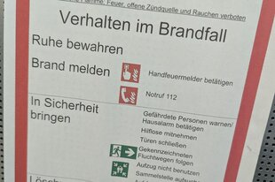 Plakat mit Brandschutzregeln
