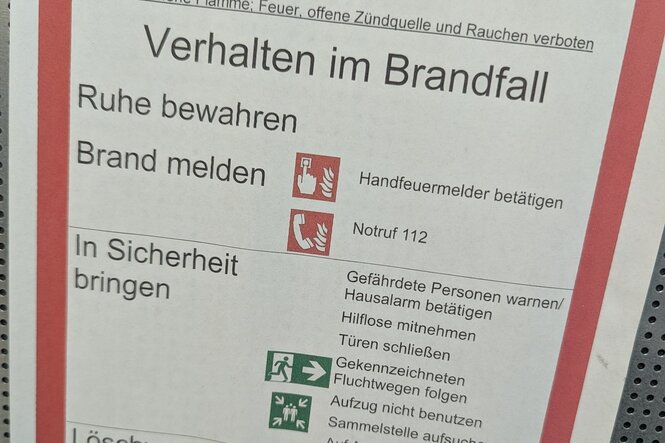 Plakat mit Brandschutzregeln