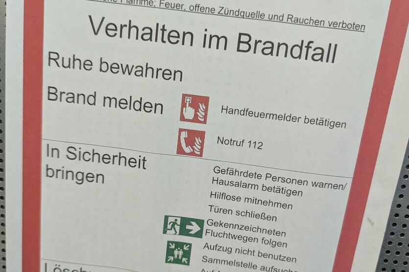 Plakat mit Brandschutzregeln