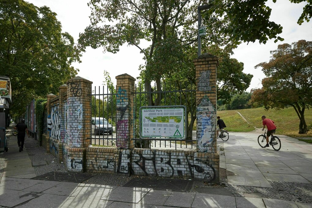 Blick auf einen Teil der Mauer des Görlitzer Parks