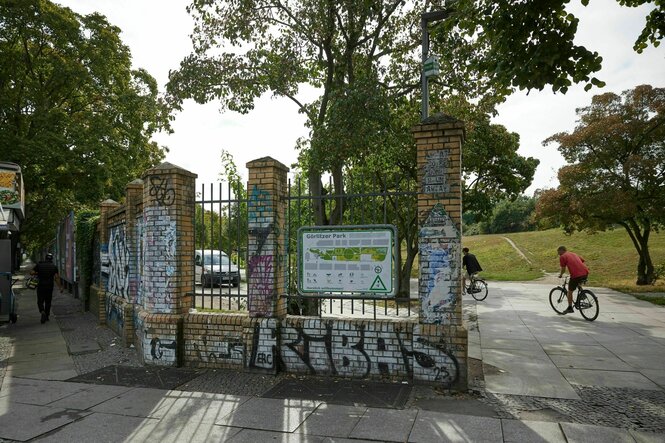 Blick auf einen Teil der Mauer des Görlitzer Parks