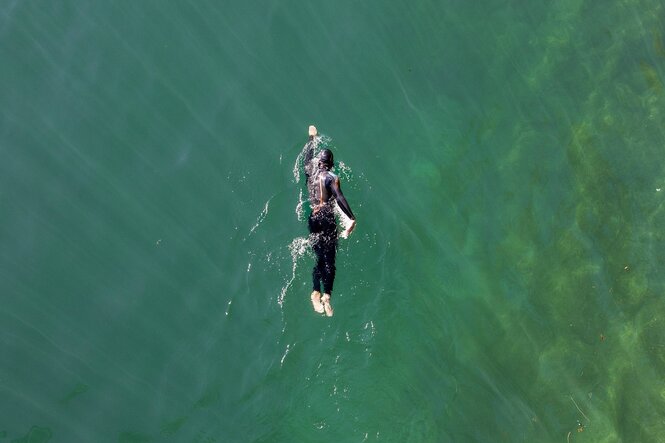 Ein Rheinschwimmer aus der Vogelperspektive