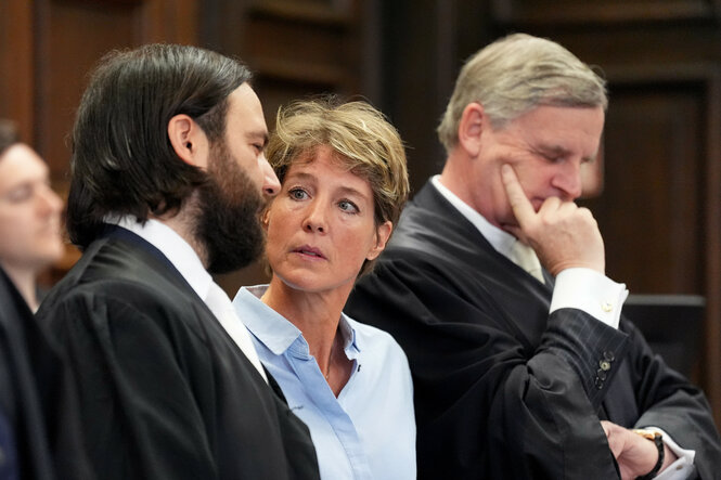 Die Angeklagte Christina Block mit ihren Verteidigern