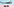 Schwarze Lederpeitsche mit Handschellen auf einem blau-rosa pastellfarbenen Hintergrund