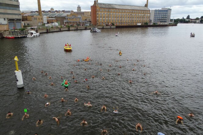 Schwimmende in der Spree