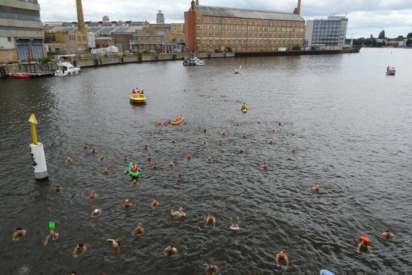Schwimmende in der Spree