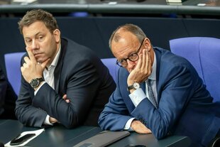 Dobrindt, Klingbeil und Merz im Bundestag.