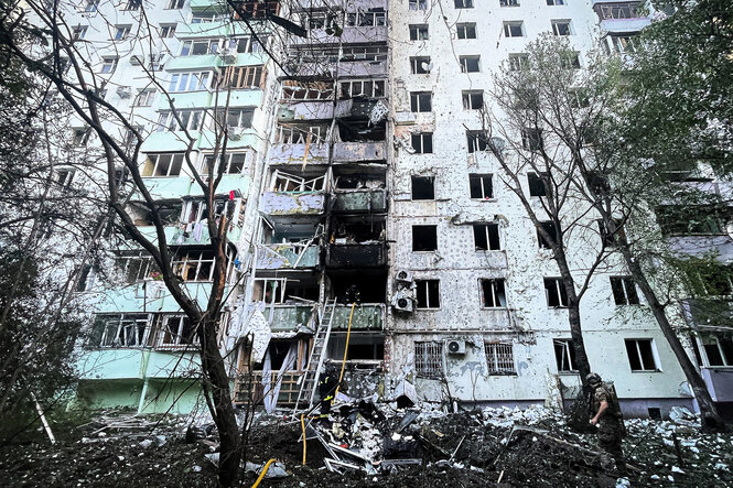Ein nach einem Angriff beschädigtes Wohnhaus.
