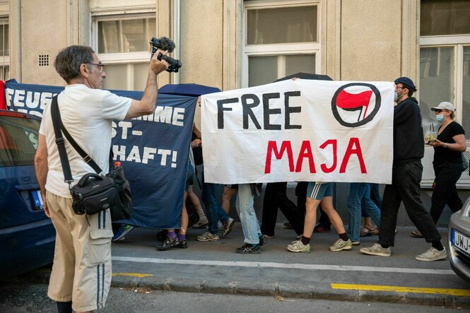 Protest mit Transparent.