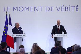 Francois Bayrou und Eric Lombard unter dem Schriftzug "Le moment de vérité"
