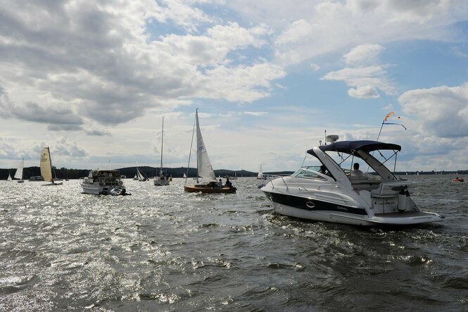 Motor- und Segelboote auf dem Müggelsee