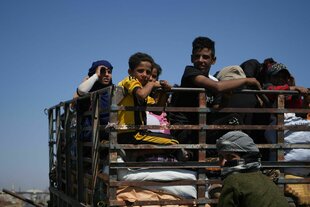 Sunnitische Beduinen auf der Flucht aus der südsyrischen Provinz Suweida