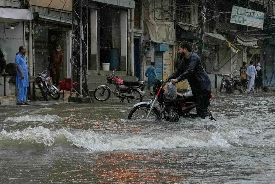 Monsun trifft Pakistan: berschwemmungen fordern viele Menschenleben in  Pakistan | taz.de